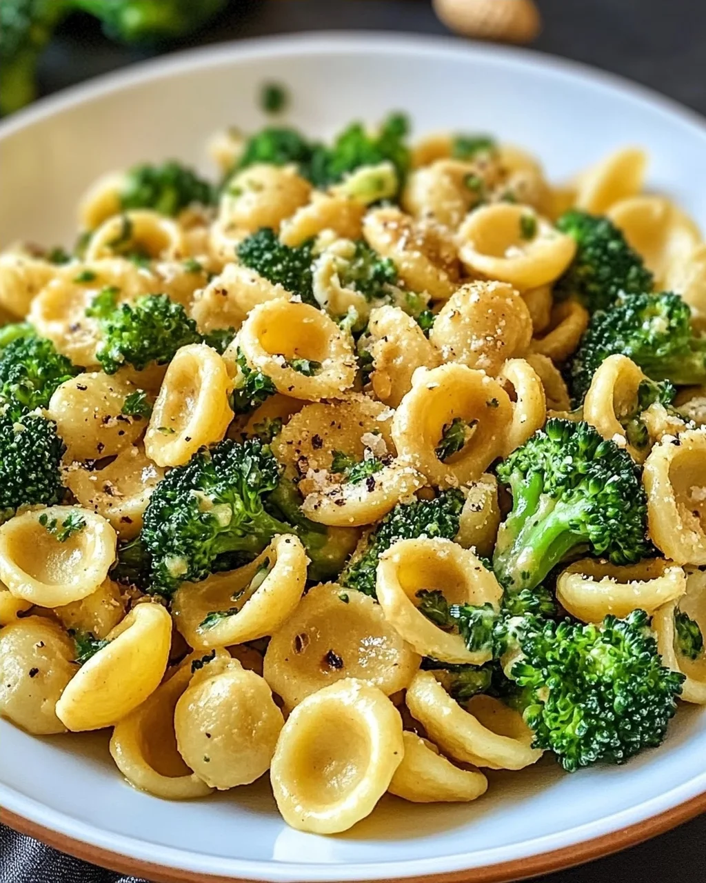 Cremige Erdnuss Brokkoli Orecchiette Pasta