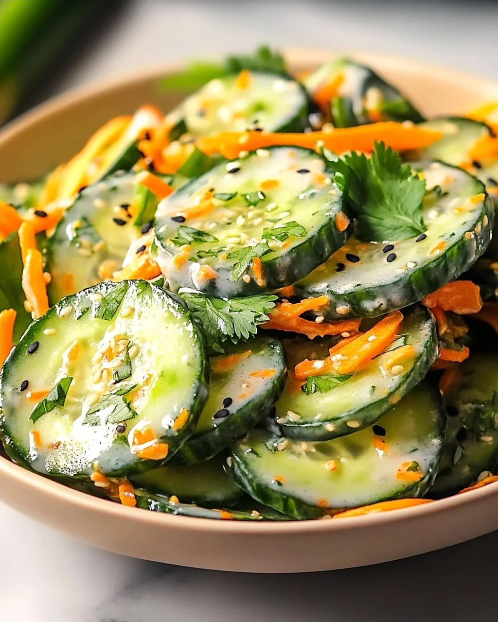 Erfrischender Asiatischer Gurkensalat für den Sommer!